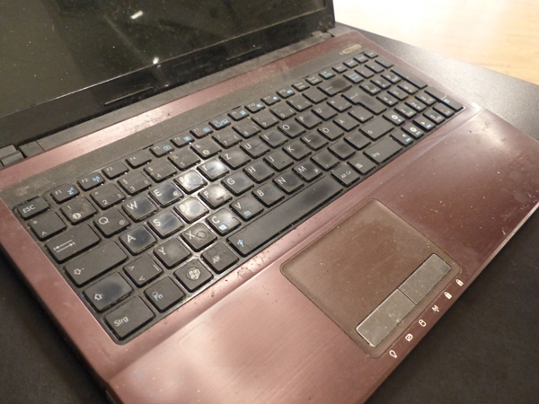 Reparatur ASUS Laptop Model X53S mit defekter Tastatur